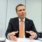 Advogado Eugênio Aragão deixa defesa de ex-presidente do BRB em meio a negociações de delação em contexto de Política Econômica