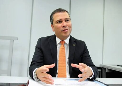 Advogado Eugênio Aragão deixa defesa de ex-presidente do BRB em meio a negociações de delação em contexto de Política Econômica