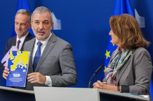 Prefeitos europeus discutem crise habitacional em Bruxelas.