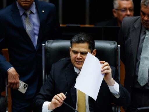 Alcolumbre exclui trechos do PL da Dosimetria por conflito com Lei Antifacção em contexto de Política Econômica