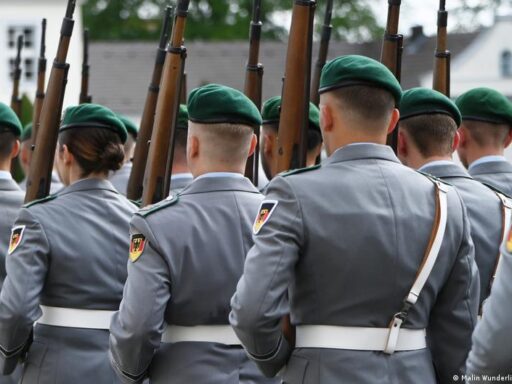 Equipamentos militares alemães em exposição.
