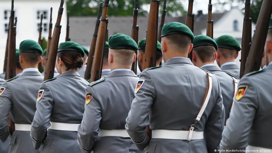 Equipamentos militares alemães em exposição.