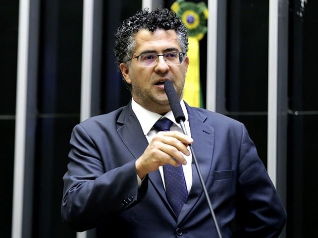 Deputado Alencar Santana discute fiscalização da jornada de trabalho.
