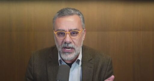Representação de regulação de plataformas digitais e big techs.