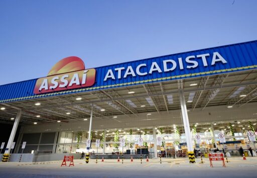 Fachada de uma unidade da rede de atacarejo Assaí.