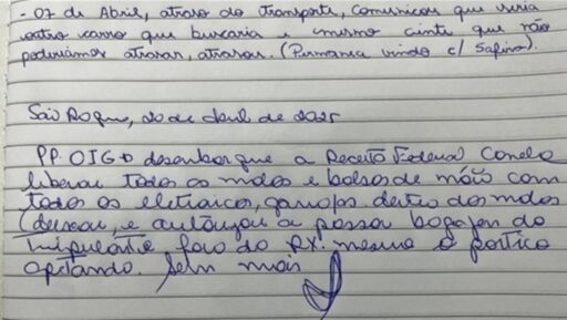 Registro manuscrito em livro de ocorrências do aeroporto sobre liberação de bagagens.
