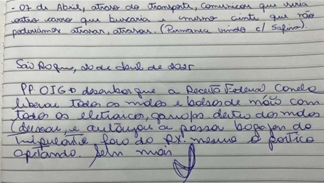 Registro manuscrito em livro de ocorrências do aeroporto sobre liberação de bagagens.