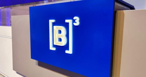 Painel de negociações da B3 com indicadores de mercado.