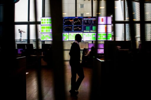 Bolsas europeias fecham em alta com otimismo sobre acordo EUA-Irã em contexto de Política Econômica