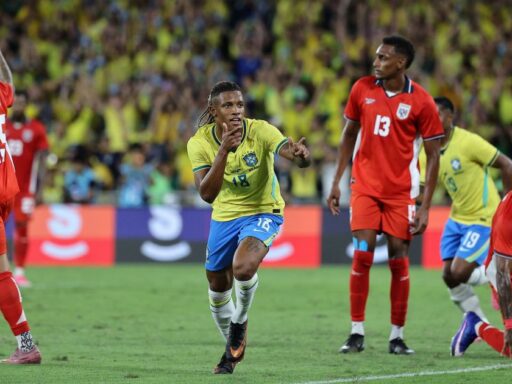 Danilo comemora gol marcado pela Seleção Brasileira contra o Panamá.