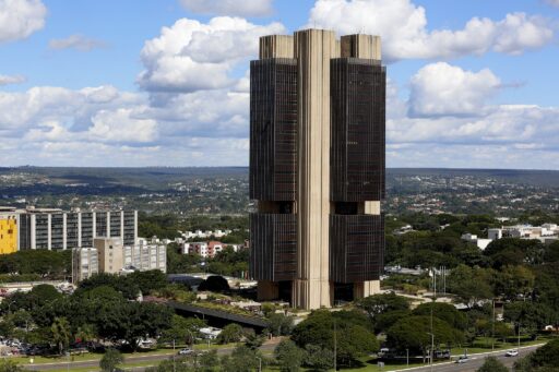 Brasil mantém 2ª posição no ranking global de juros reais após novo corte na Selic em contexto de Finanças do Brasil