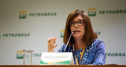 Logotipos da Braskem e Petrobras em destaque no mercado financeiro.