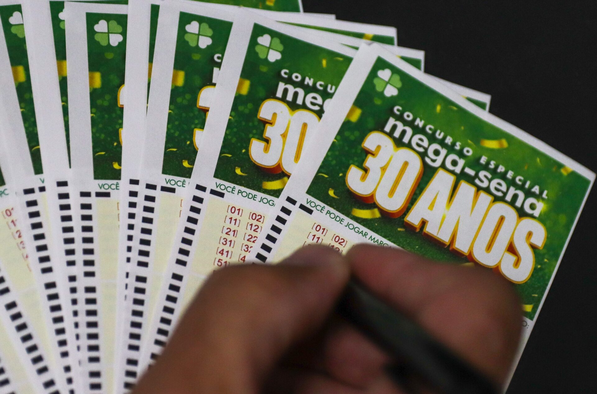 Sorteio da Mega-Sena 30 anos com prêmio de R$ 300 milhões.