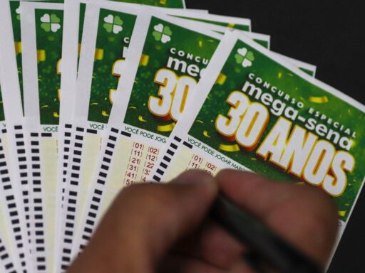 Sorteio da Mega-Sena 30 anos com prêmio de R$ 300 milhões.