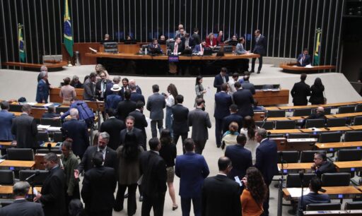 Plenário da Câmara dos Deputados durante votação de projetos de lei.