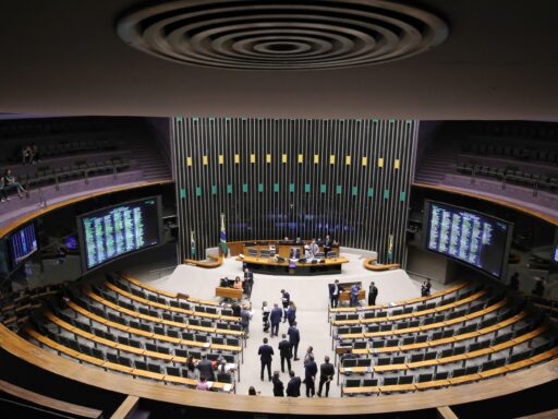 Plenário da Câmara dos Deputados durante votação de projeto.