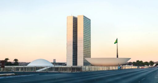 Câmara aprova projeto que veda sigilo sobre gastos públicos e cartões corporativos em contexto de Política Econômica