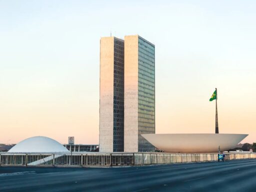 Câmara aprova projeto que veda sigilo sobre gastos públicos e cartões corporativos em contexto de Política Econômica