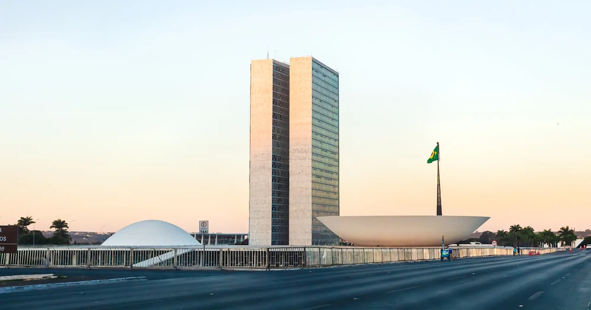 Câmara aprova projeto que veda sigilo sobre gastos públicos e cartões corporativos em contexto de Política Econômica