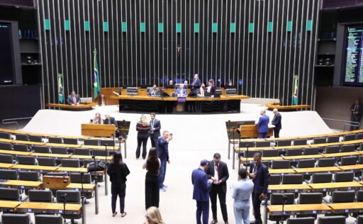 Câmara dos Deputados aprova em 1º turno PEC que amplia imunidade tributária de igrejas em contexto de Política Econômica