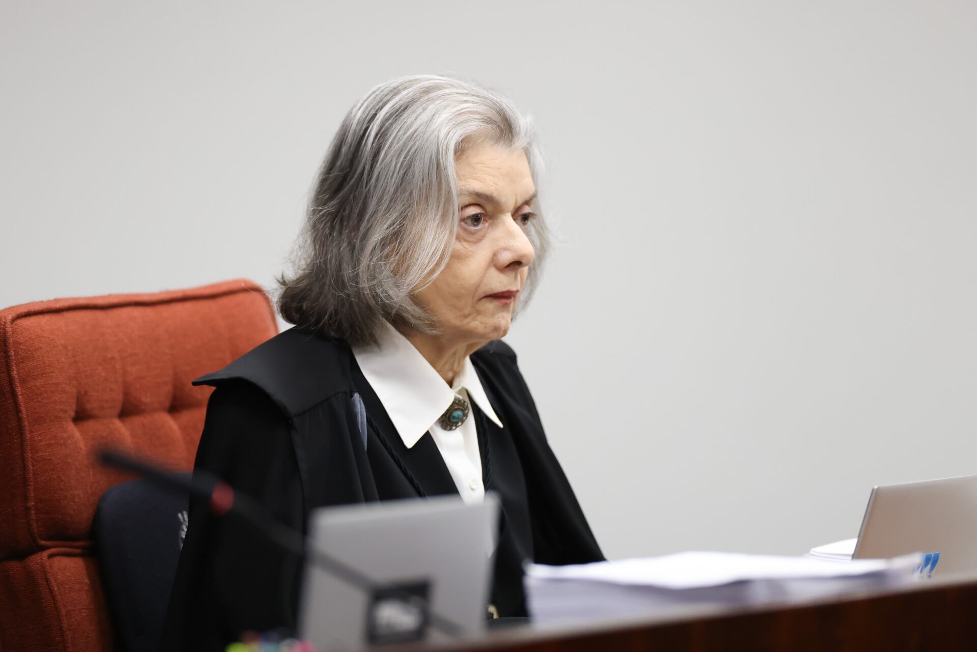 Cármen Lúcia vota para derrubar mudanças na Lei da Ficha Limpa que em contexto de Política Econômica