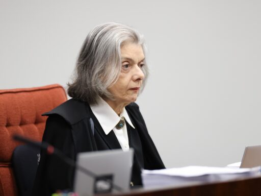 Cármen Lúcia vota para derrubar mudanças na Lei da Ficha Limpa que em contexto de Política Econômica