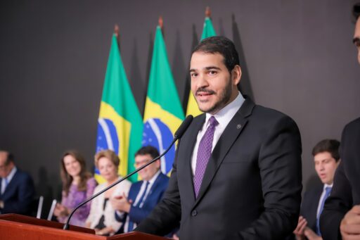 CCJ do Senado aprova indicação de Jorge Messias ao STF por 16 votos a 11 em contexto de Política Econômica