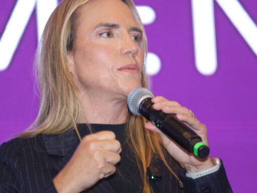 Governadora Celina Leão em evento oficial.