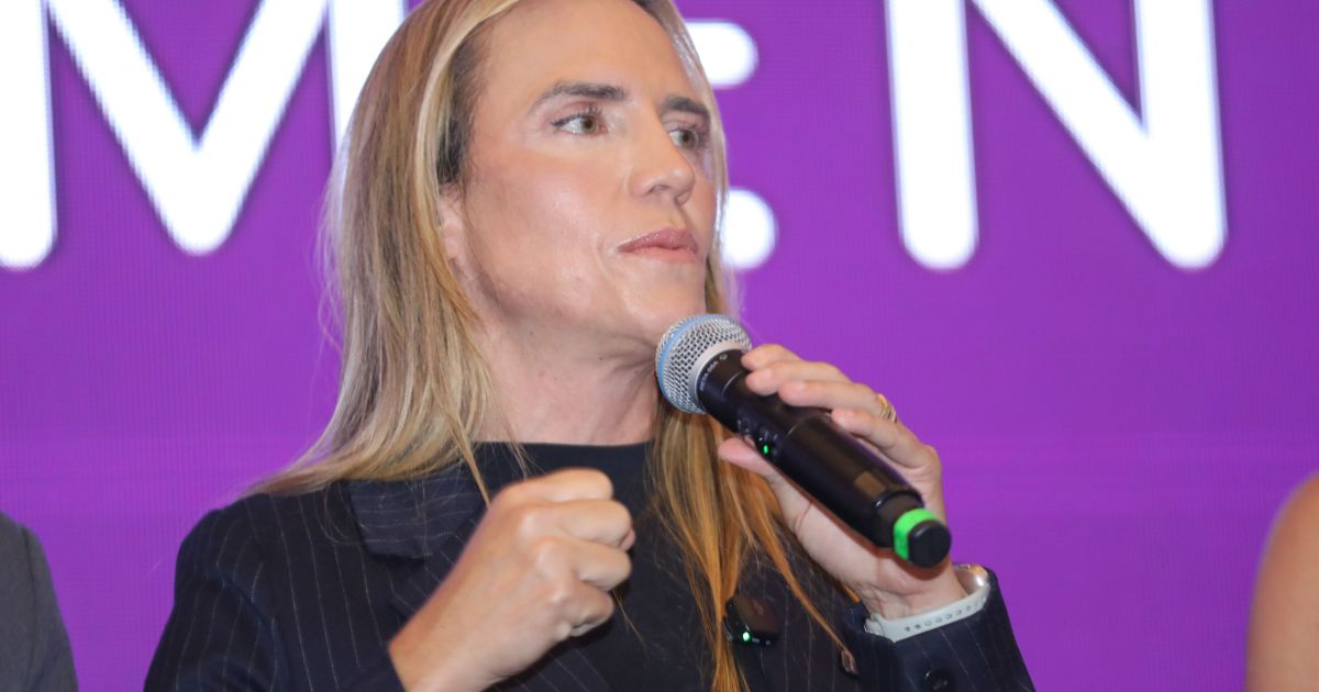Governadora Celina Leão em evento oficial.
