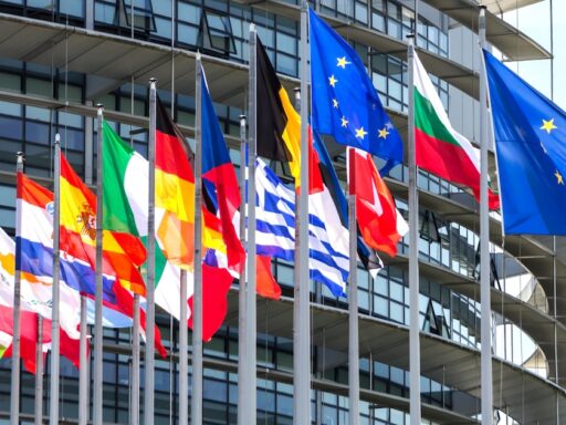 China ameaça retaliar plano da União Europeia para indústria em contexto de Política Econômica