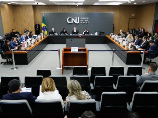 CNJ aprova contracheque único para juízes com objetivo de padronizar e fiscalizar salários em contexto de Política Econômica