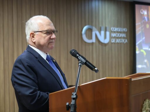 CNJ aprova contracheque único para juízes e promotores para maior controle de salários em contexto de Política Econômica