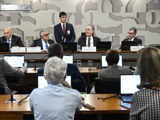 Comissão do Senado aprova indicação de Otto Lobo para a presidência da CVM em contexto de Política Econômica
