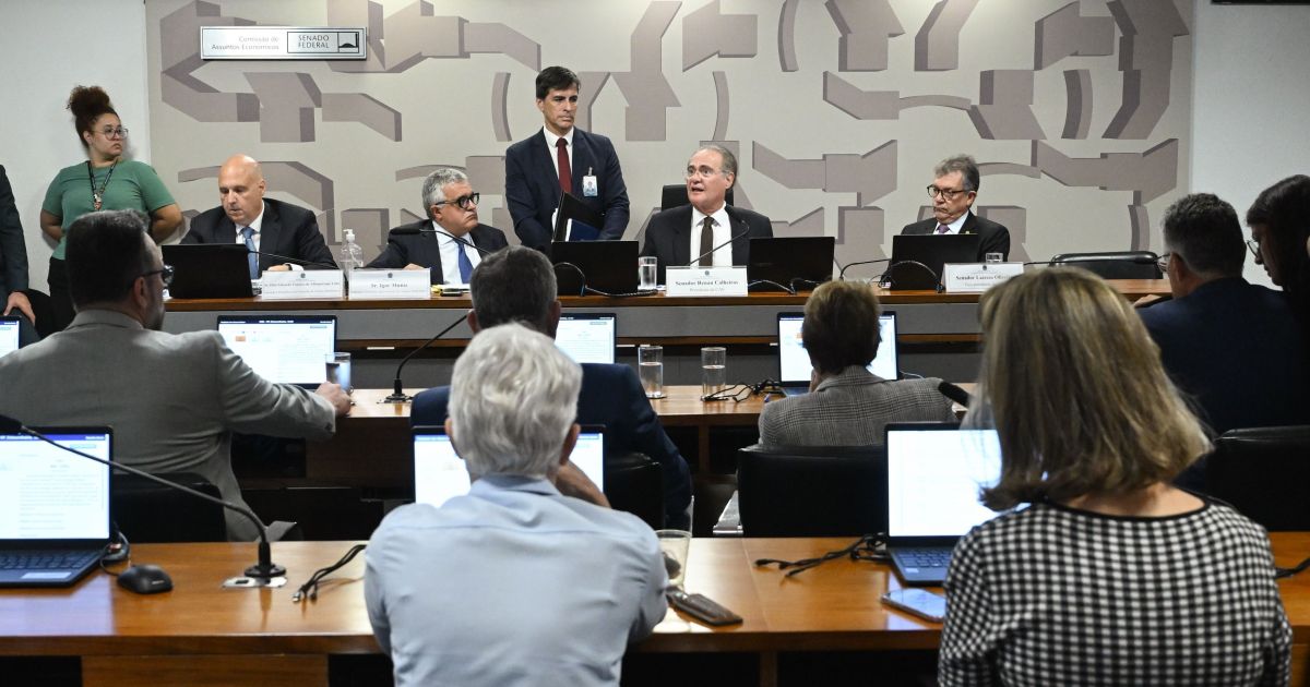 Comissão do Senado aprova indicação de Otto Lobo para a presidência da CVM em contexto de Política Econômica