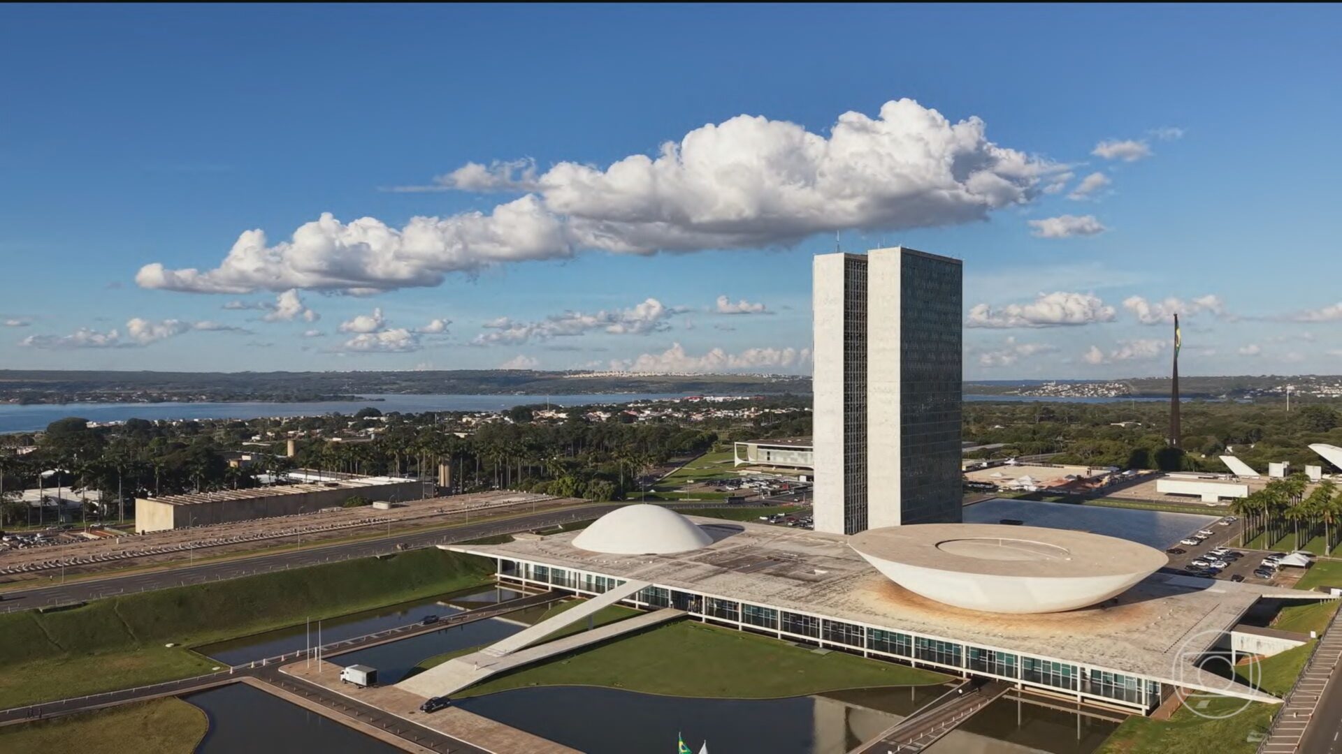 Congresso derruba vetos de Lula e flexibiliza repasses federais em ano eleitoral em contexto de Política Econômica