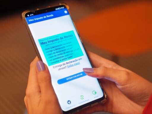 Contribuintes e MEIs enfrentam prazos finais para entrega de declarações à Receita Federal em contexto de Política Econômica