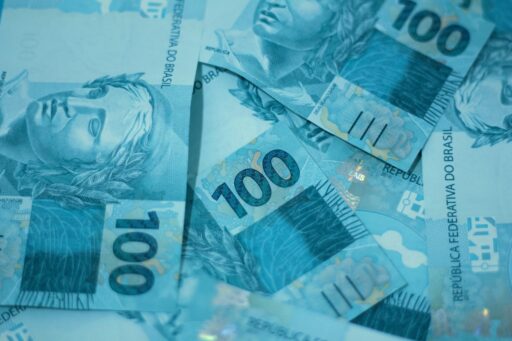 Crédito consignado para trabalhadores do setor privado ultrapassa R$ 100 bilhões em contexto de Finanças do Brasil