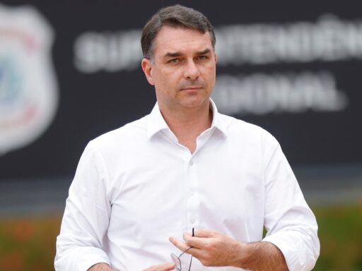 Crise de confiança e incertezas sobre diálogos com banqueiro em contexto de Política Econômica