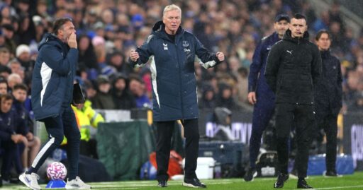 Técnico David Moyes comandando o Everton na Premier League.
