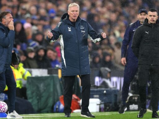 Técnico David Moyes comandando o Everton na Premier League.