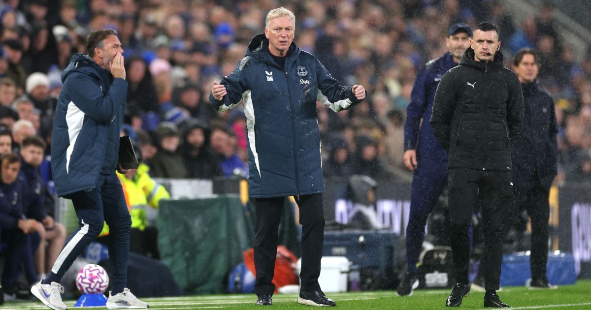 Técnico David Moyes comandando o Everton na Premier League.