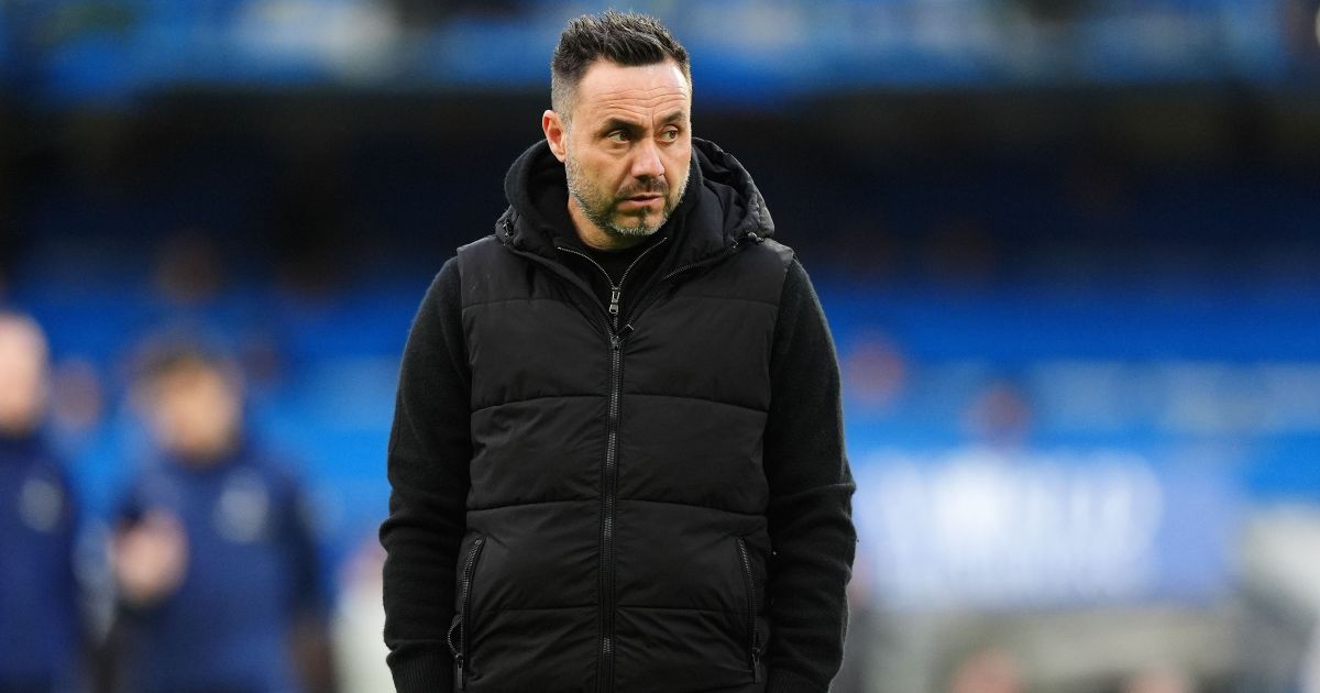 Técnico Roberto De Zerbi durante partida do Tottenham na Premier League.