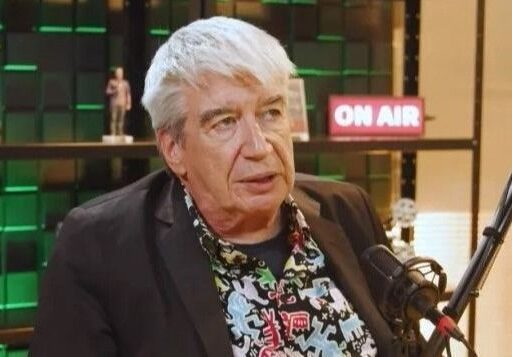 O jornalista Décio Piccinini durante entrevista em podcast.