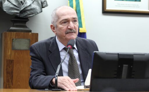 Ex-ministro Aldo Rebelo durante sessão na Câmara dos Deputados.