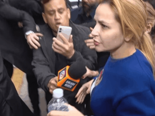 Deolane Bezerra em audiência de custódia.