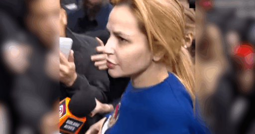 Deolane Bezerra durante cobertura da Operação Vérnix.