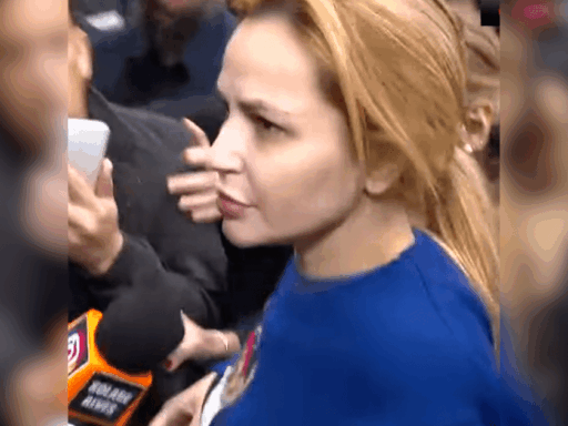 Deolane Bezerra durante cobertura da Operação Vérnix.