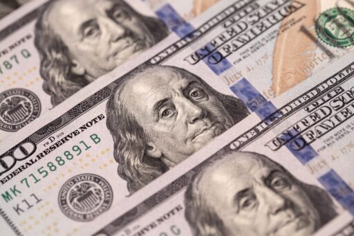 Gráfico de variação do dólar comercial no mercado financeiro.