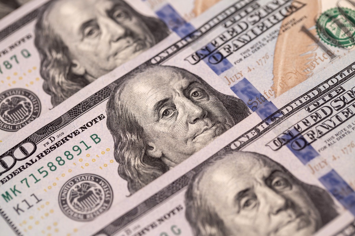 Gráfico de variação do dólar comercial no mercado financeiro.