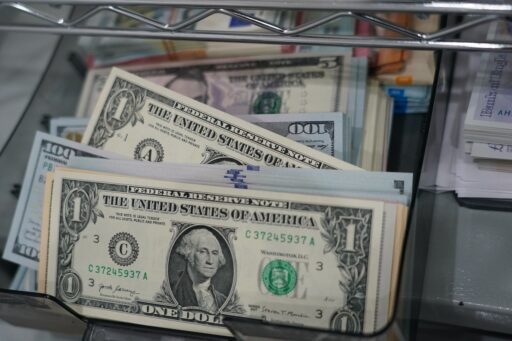 Gráfico de variação do dólar frente ao real em pregão diário.